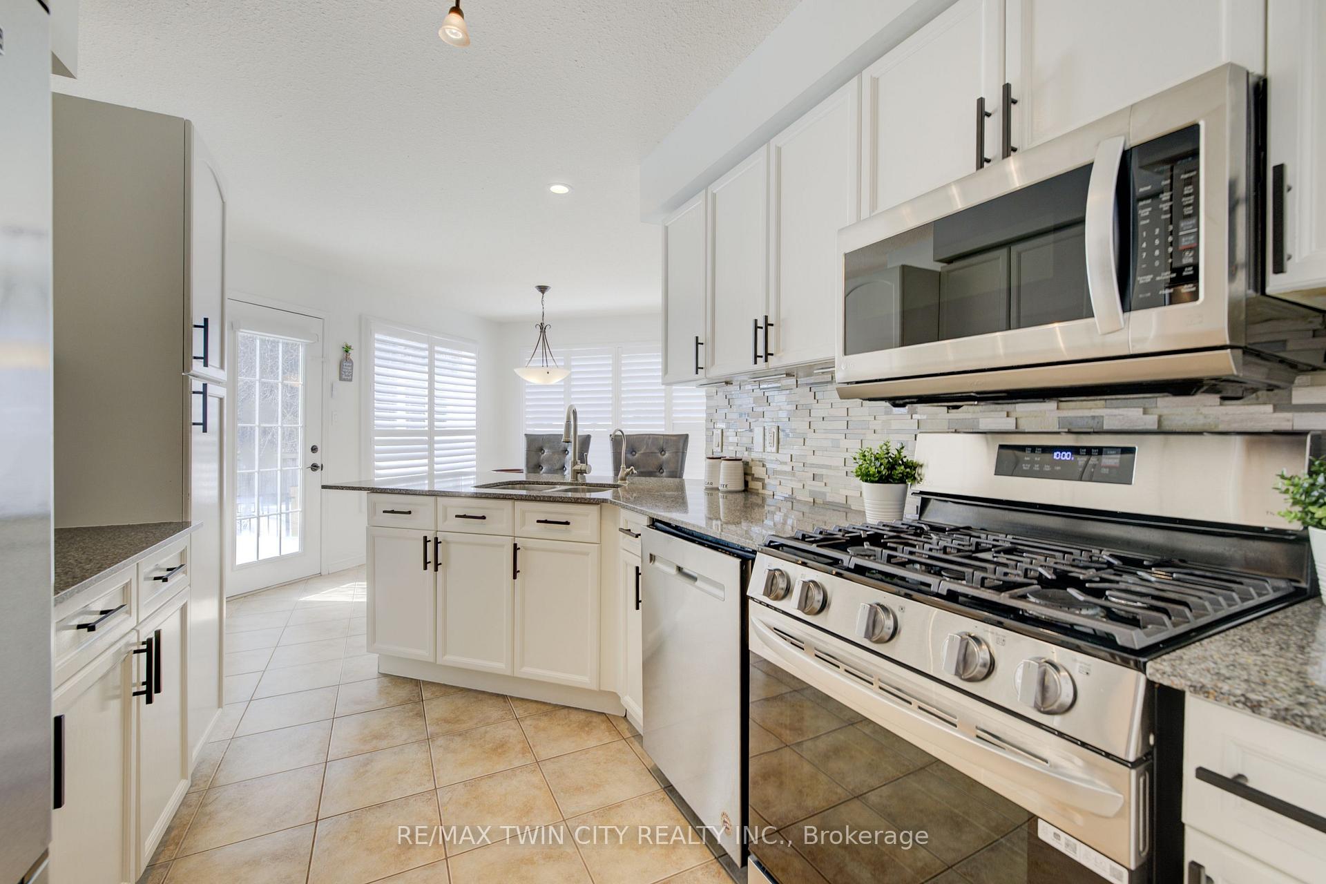 Photo 10 of 92 Rush Meadow Street, Kitchener — HOMEH