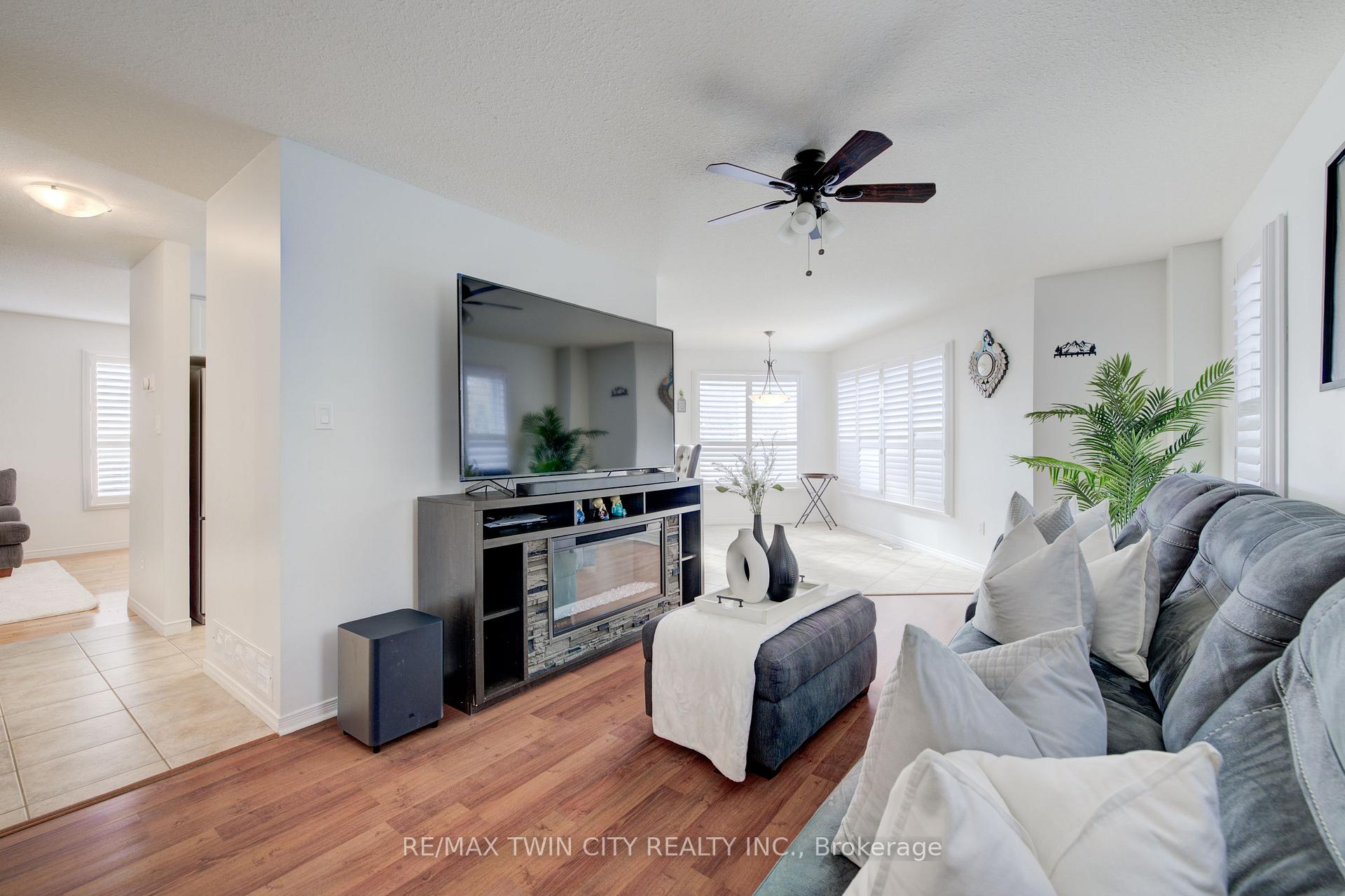 Photo 12 of 92 Rush Meadow Street, Kitchener — HOMEH