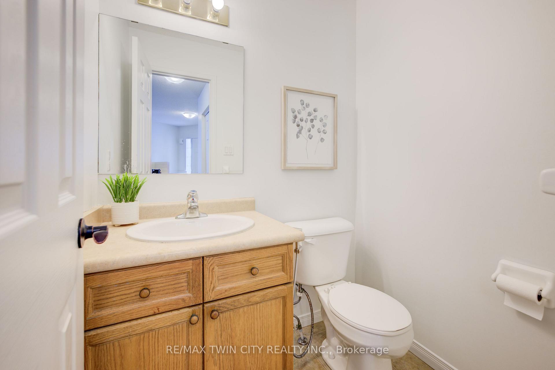 Photo 14 of 92 Rush Meadow Street, Kitchener — HOMEH