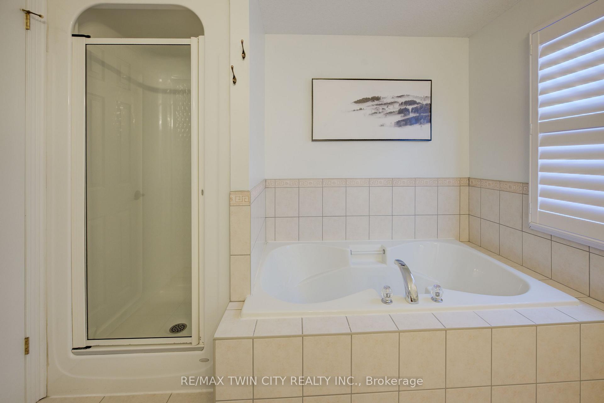 Photo 18 of 92 Rush Meadow Street, Kitchener — HOMEH