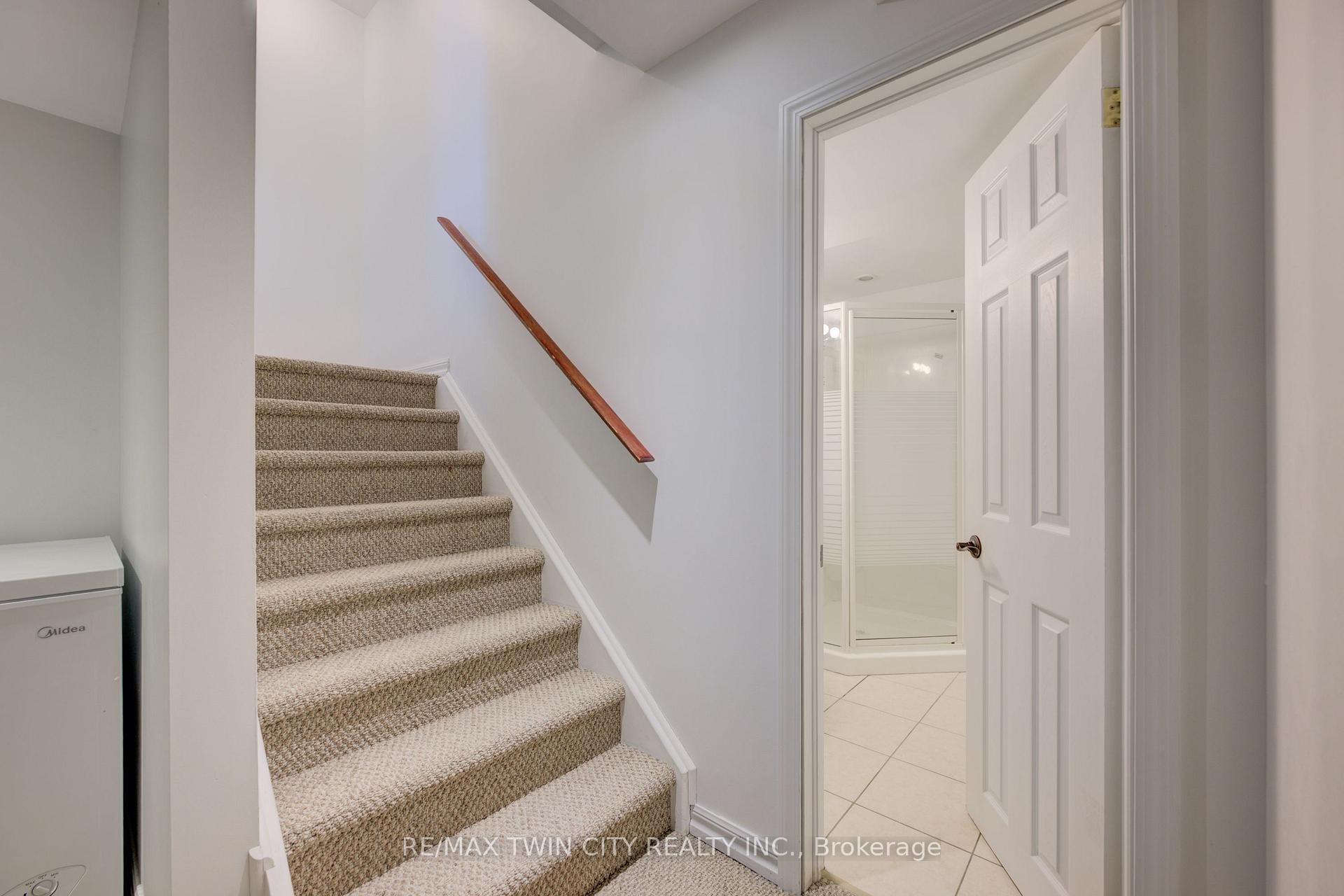 Photo 23 of 92 Rush Meadow Street, Kitchener — HOMEH