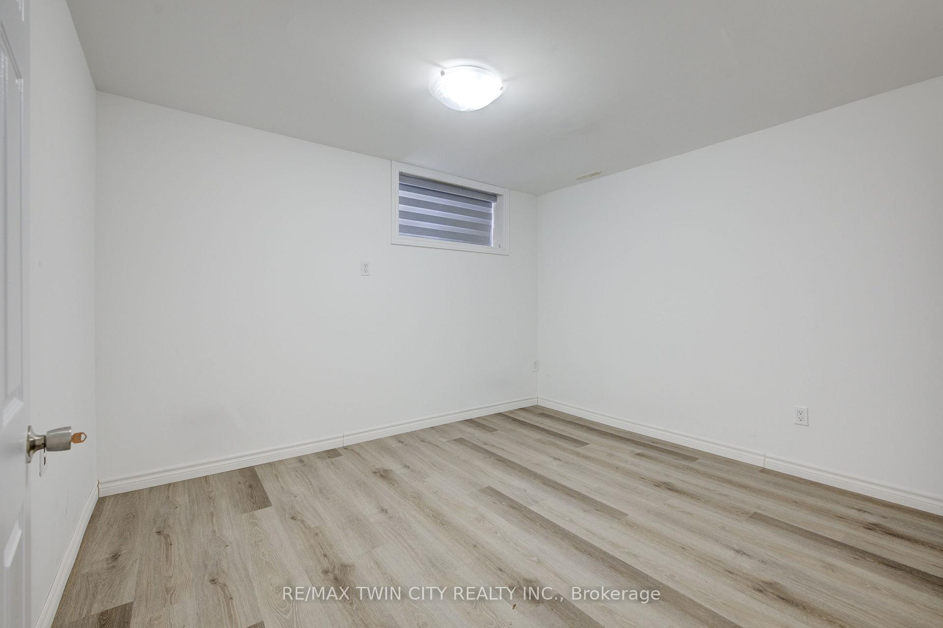 Photo 25 of 92 Rush Meadow Street, Kitchener — HOMEH