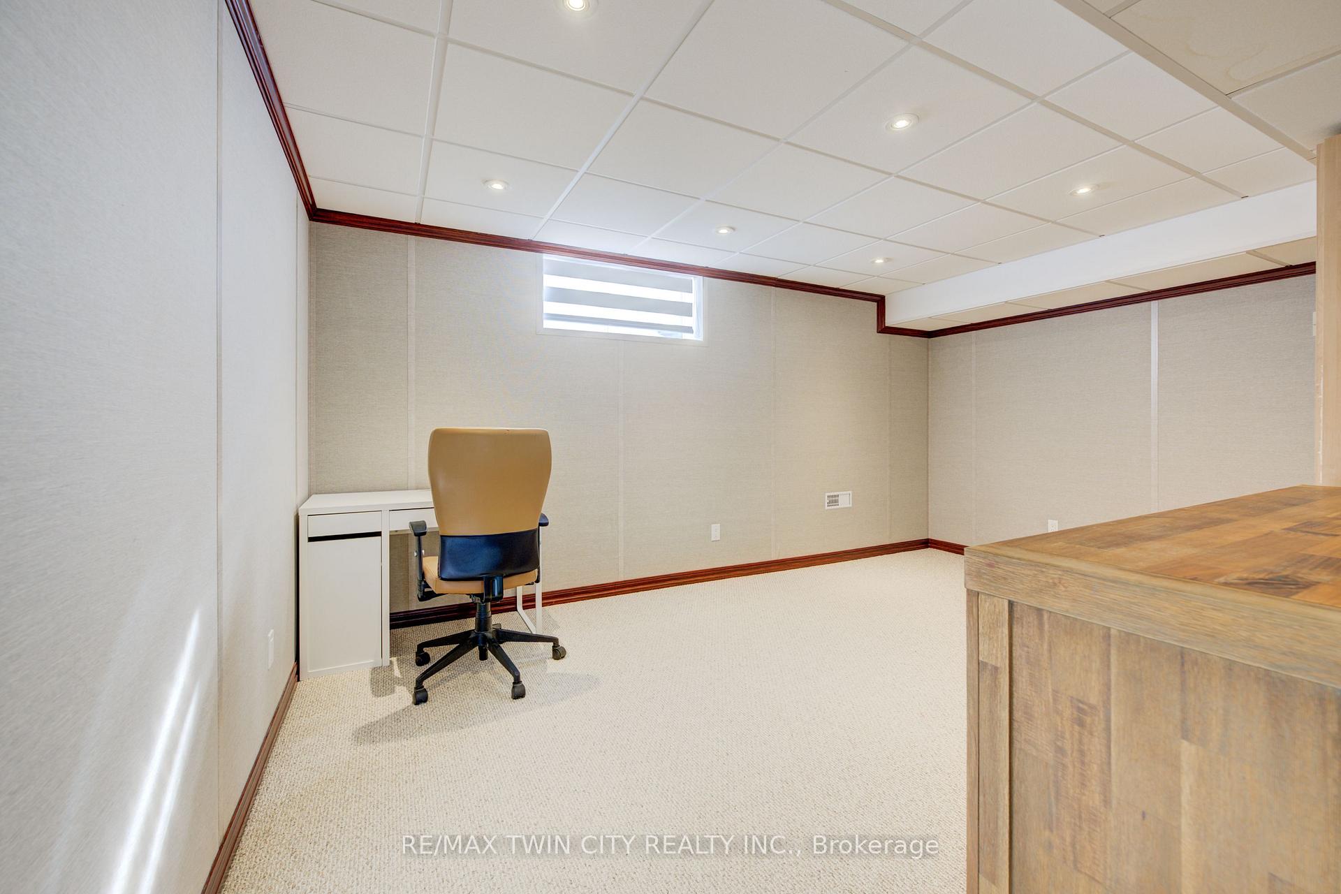 Photo 29 of 92 Rush Meadow Street, Kitchener — HOMEH