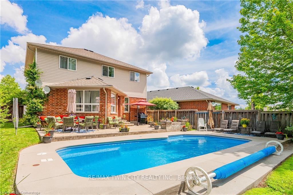 Photo 33 of 92 Rush Meadow Street, Kitchener — HOMEH