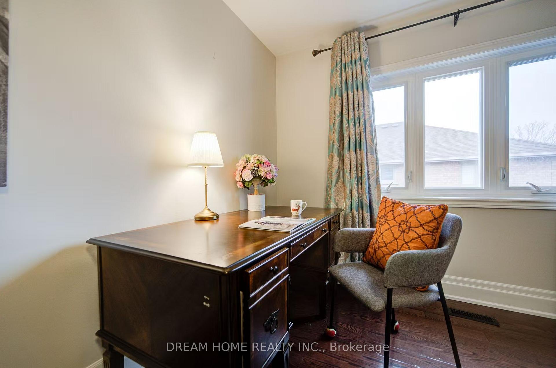 Photo 4 of Unit Room B, 3 Moses Crescent, Markham, Cachet — HOMEH