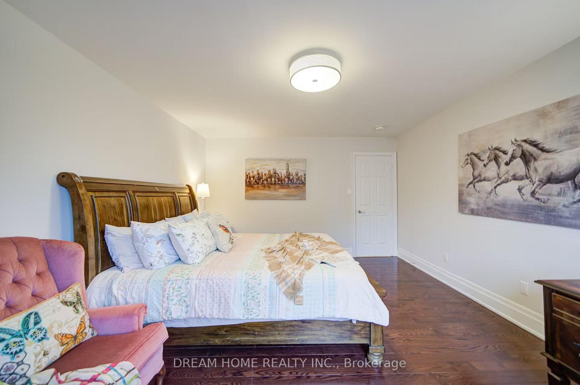 Photo 5 of Unit Room B, 3 Moses Crescent, Markham, Cachet — HOMEH