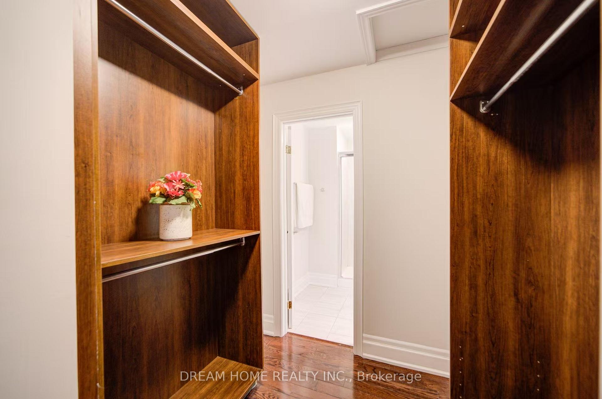 Photo 6 of Unit Room B, 3 Moses Crescent, Markham, Cachet — HOMEH