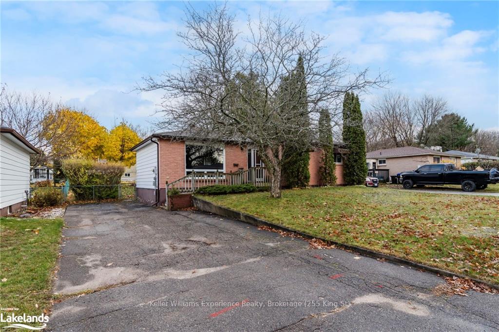 Photo 2 of 1013 Glen Bogie Crescent, Midland — HOMEH