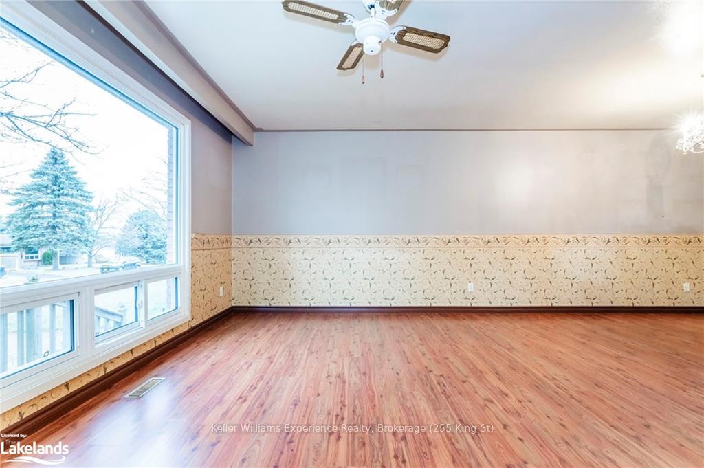 Photo 13 of 1013 Glen Bogie Crescent, Midland — HOMEH