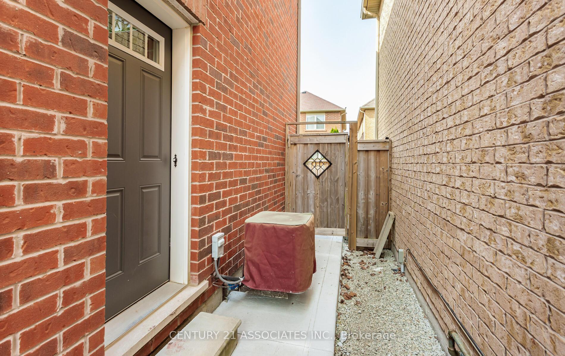 Photo 3 of Unit Basement, 261 Gleave Terrace, Milton, Harrison — HOMEH