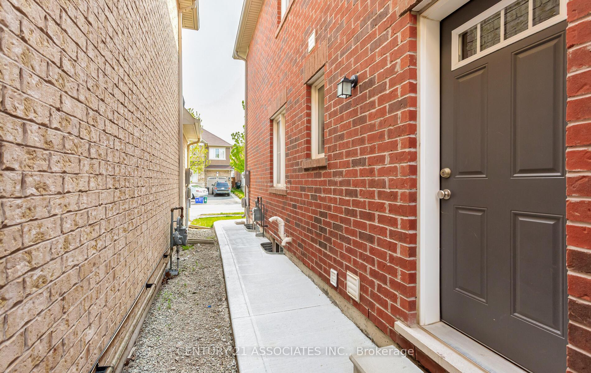 Photo 4 of Unit Basement, 261 Gleave Terrace, Milton, Harrison — HOMEH