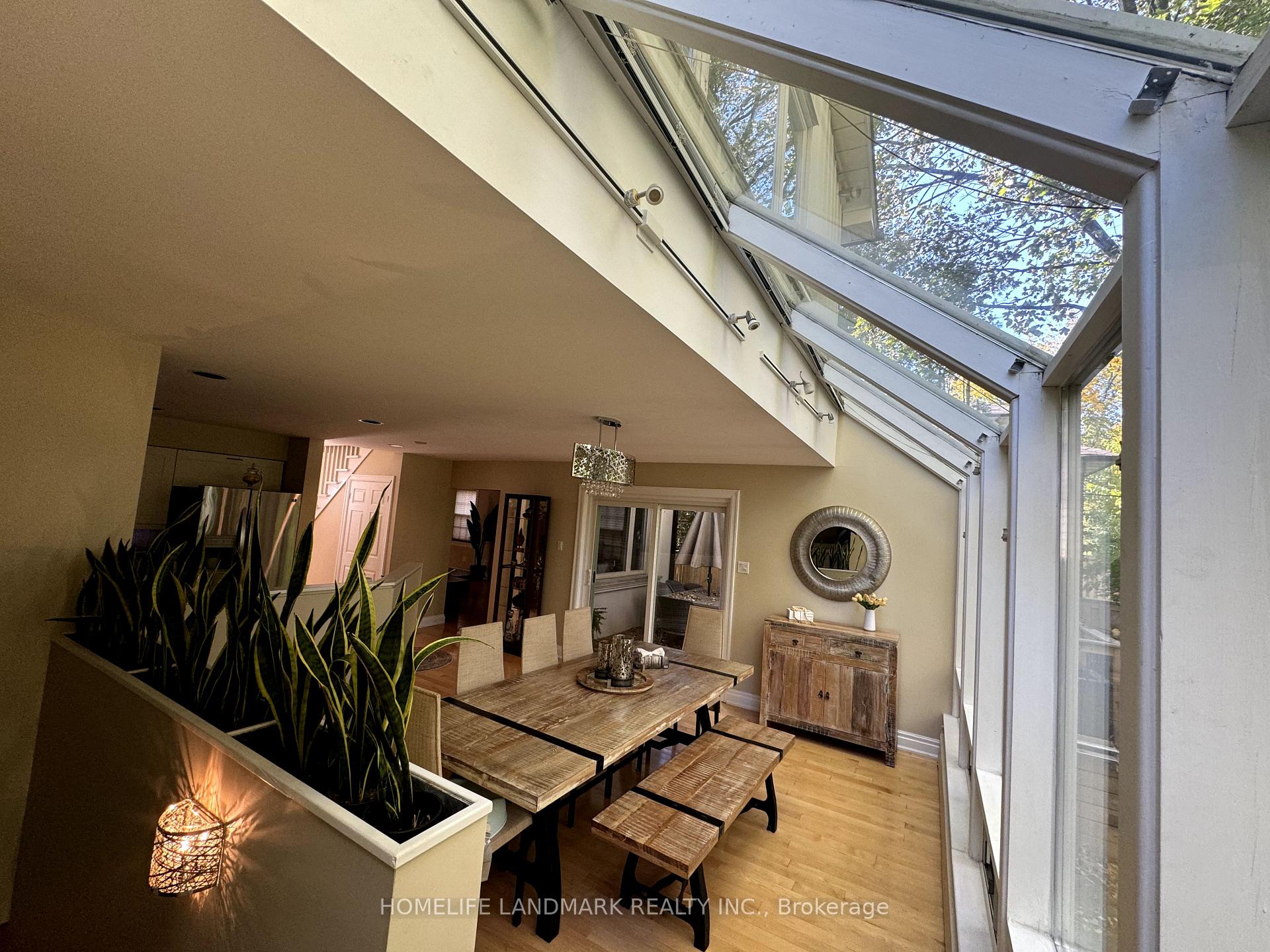 Photo 3 of 174 Steeles Avenue E, Markham, Grandview — HOMEH