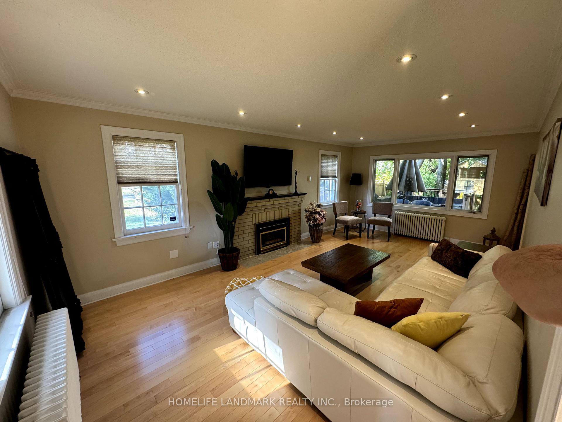 Photo 7 of 174 Steeles Avenue E, Markham, Grandview — HOMEH