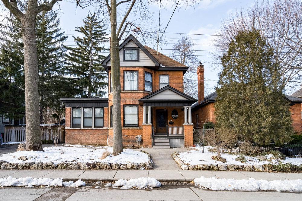 Front of Unit 2, 138 Fairleigh Avenue S