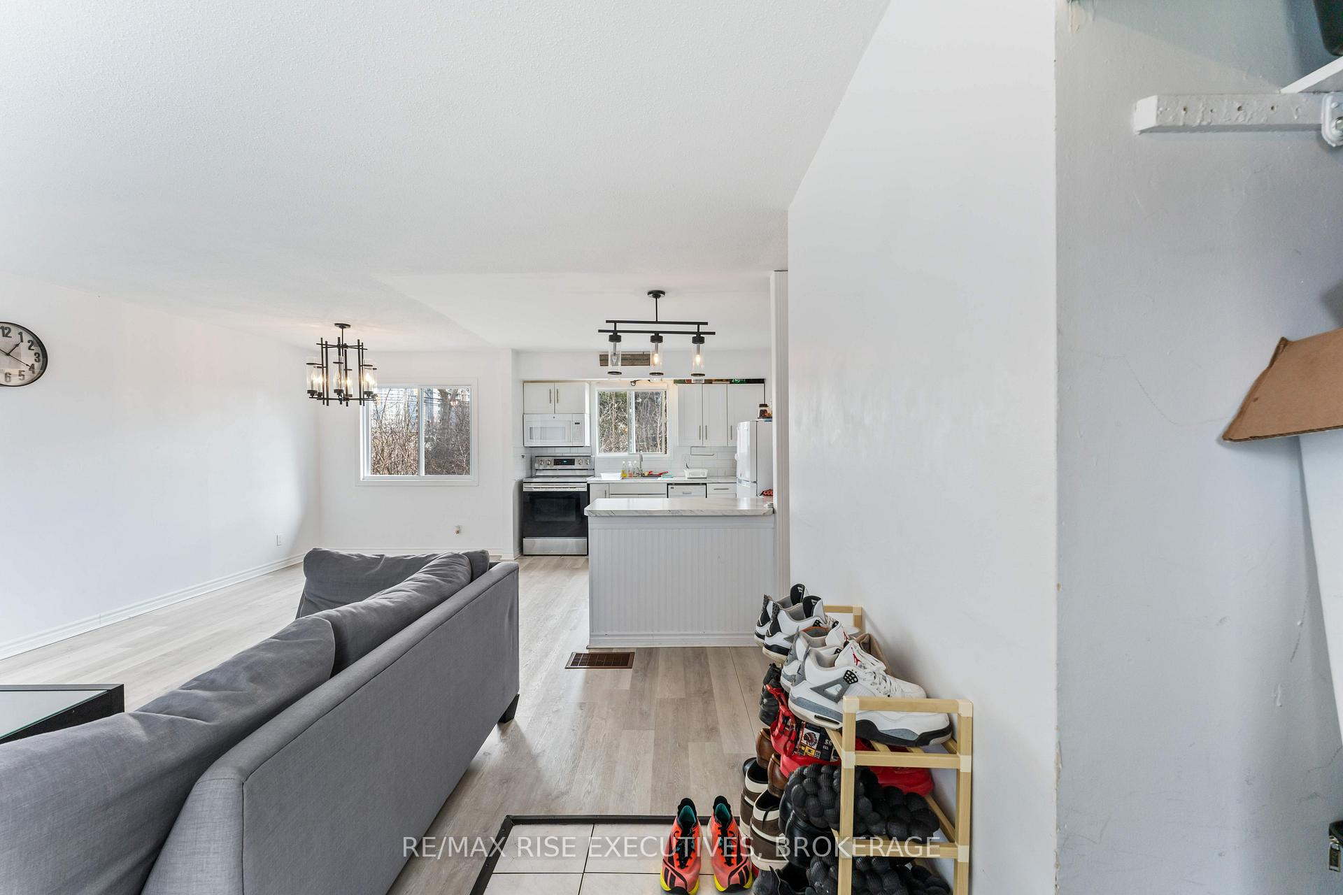 Photo 2 of 16 Limeridge Drive, Kingston, Kingston East (Incl Barret Crt) — HOMEH