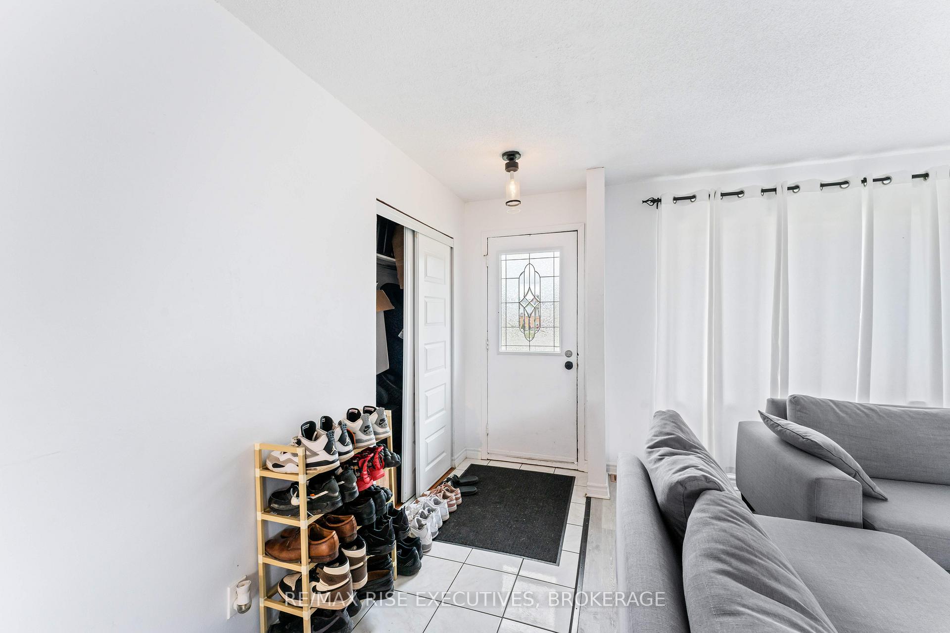 Photo 3 of 16 Limeridge Drive, Kingston, Kingston East (Incl Barret Crt) — HOMEH