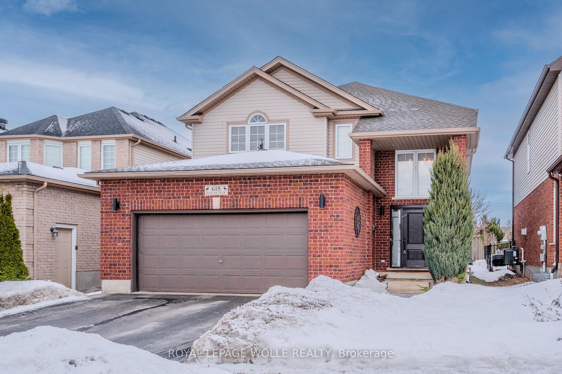 Photo 3 of 618 Doon Drive S, Kitchener — HOMEH