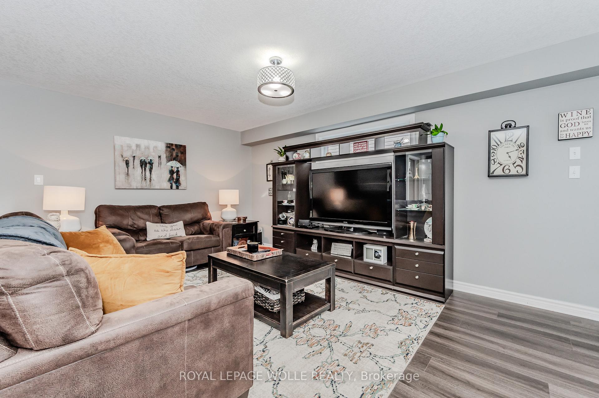 Photo 10 of 618 Doon Drive S, Kitchener — HOMEH