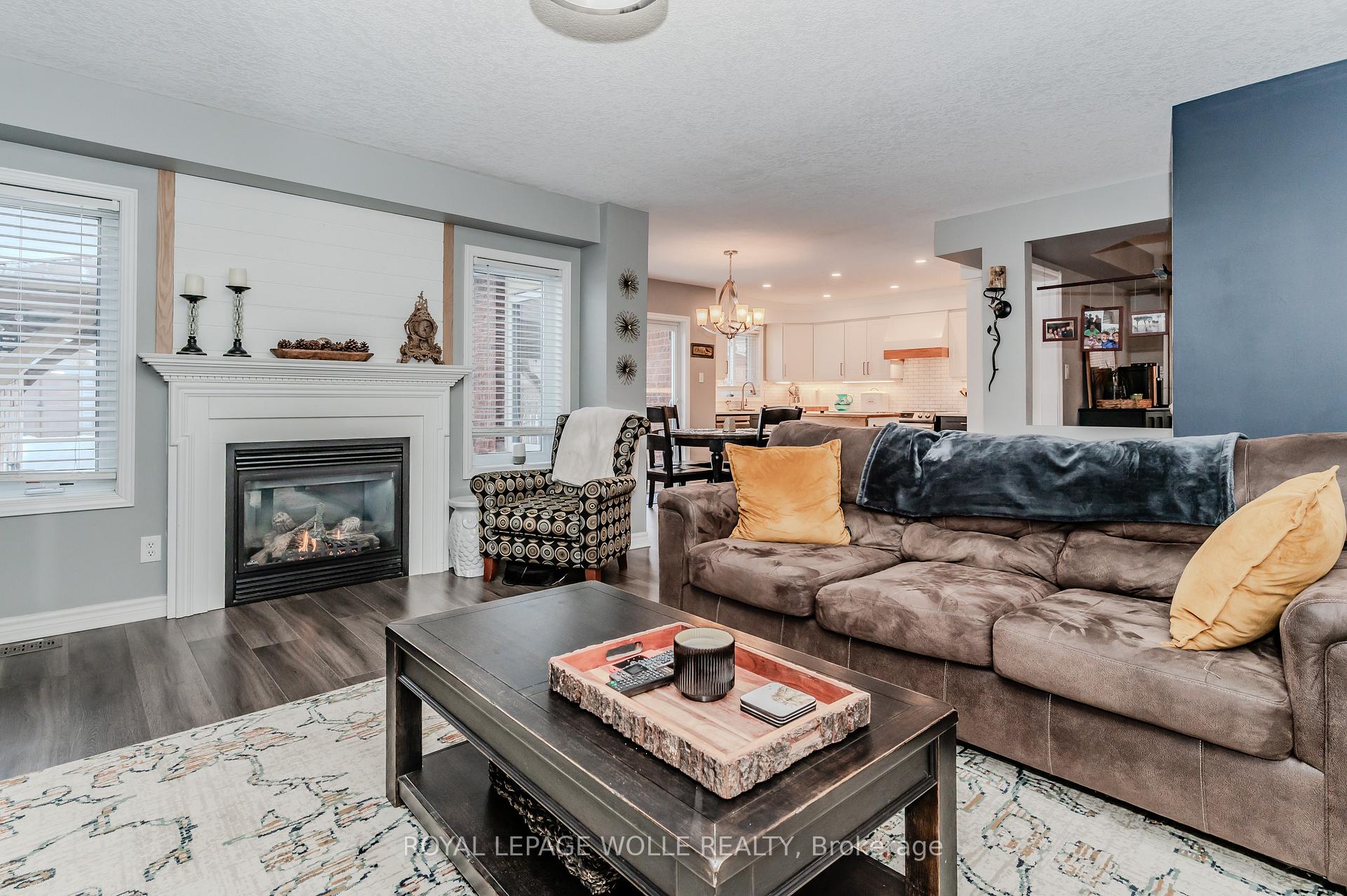 Photo 12 of 618 Doon Drive S, Kitchener — HOMEH