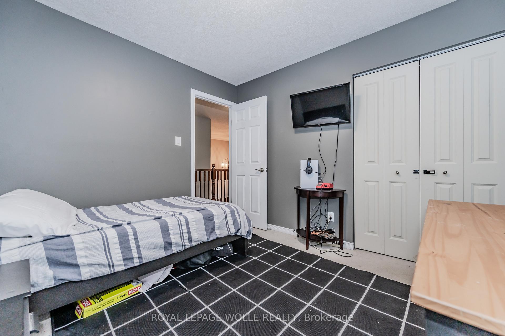 Photo 22 of 618 Doon Drive S, Kitchener — HOMEH
