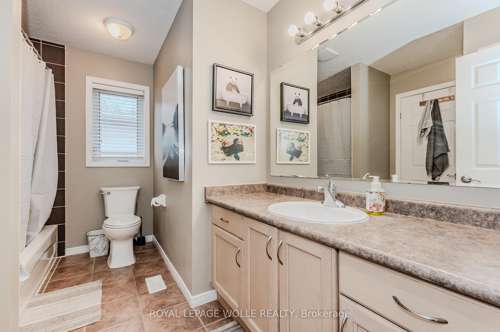 Photo 25 of 618 Doon Drive S, Kitchener — HOMEH