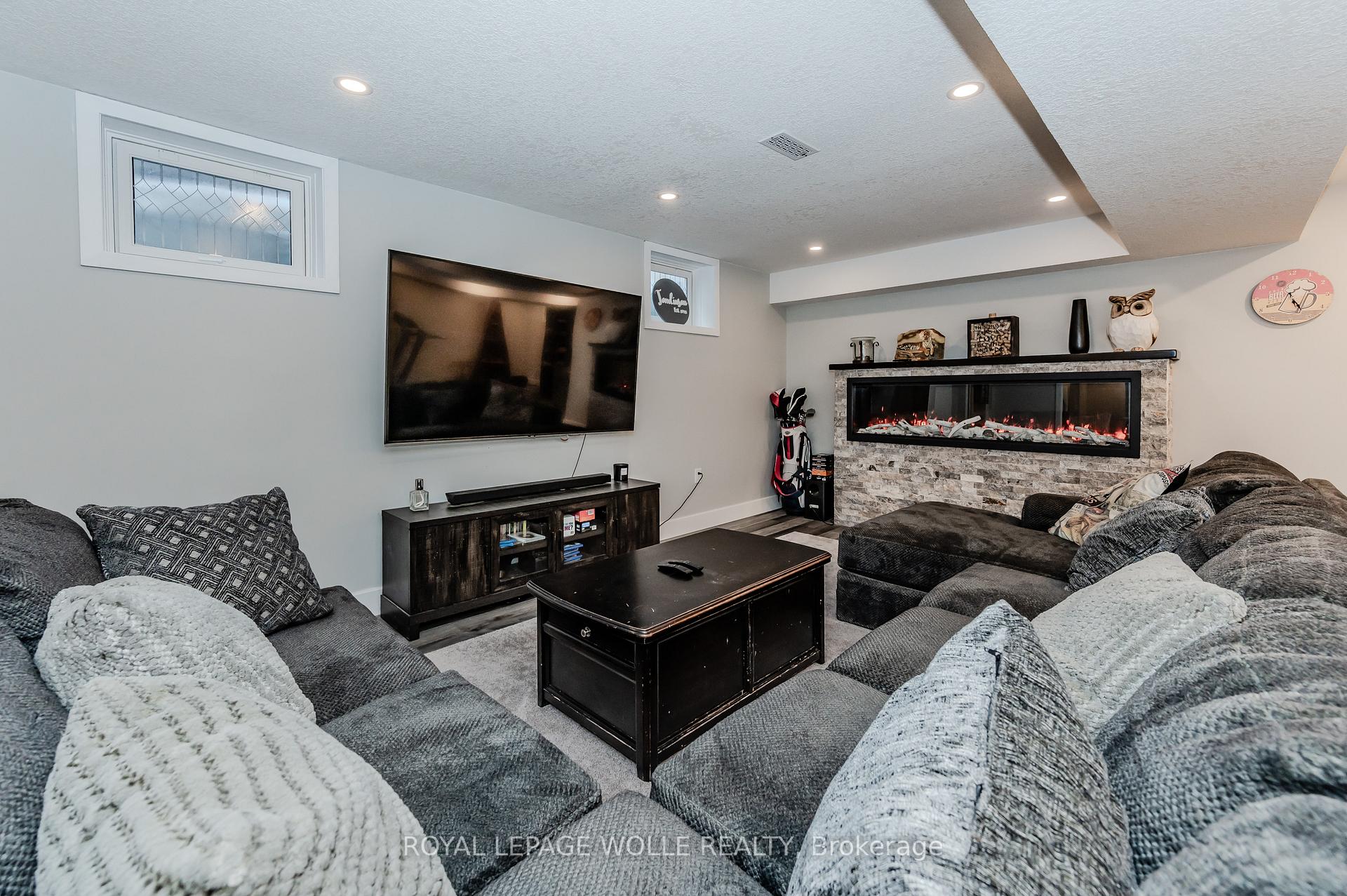 Photo 31 of 618 Doon Drive S, Kitchener — HOMEH