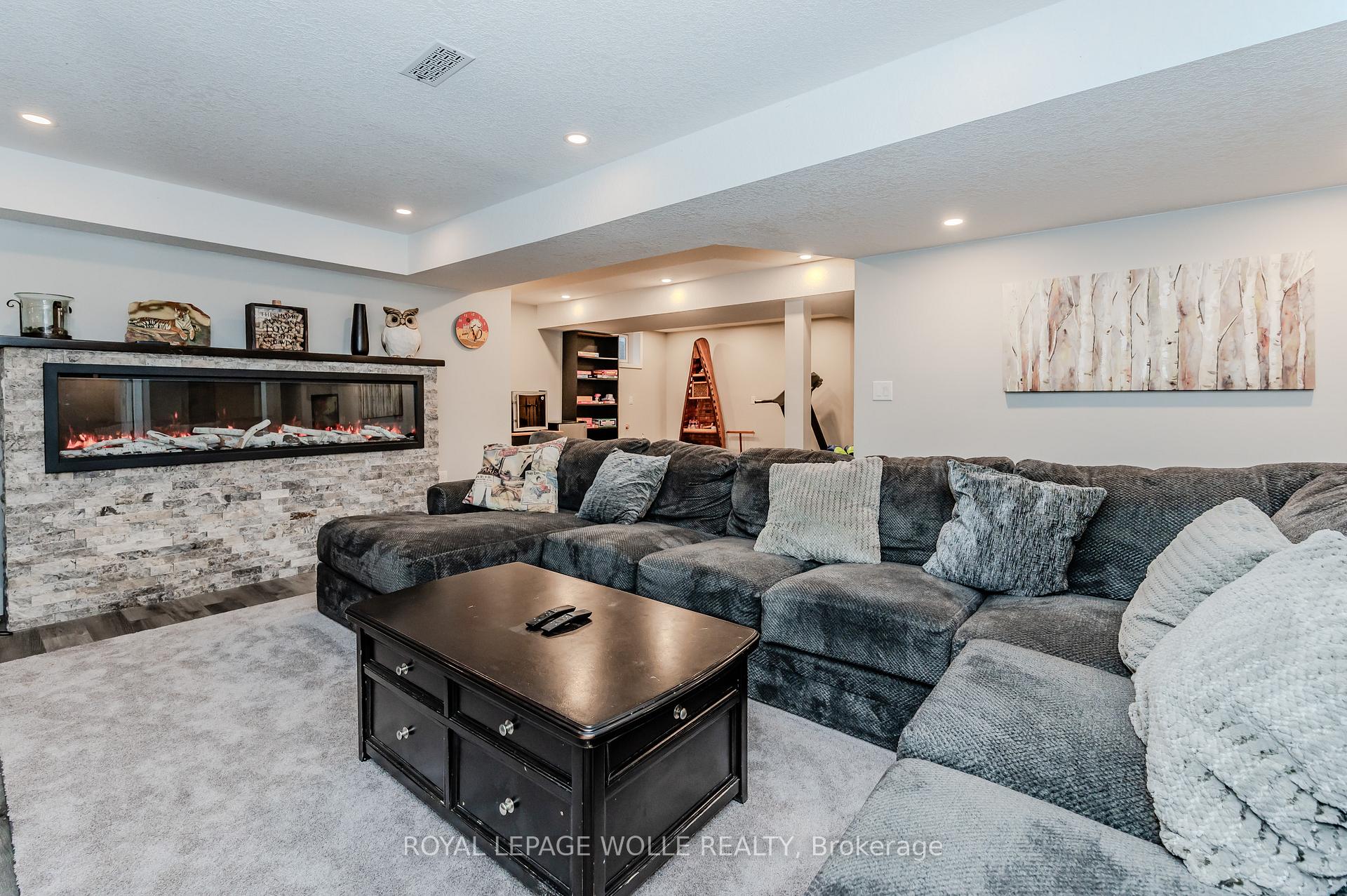 Photo 33 of 618 Doon Drive S, Kitchener — HOMEH