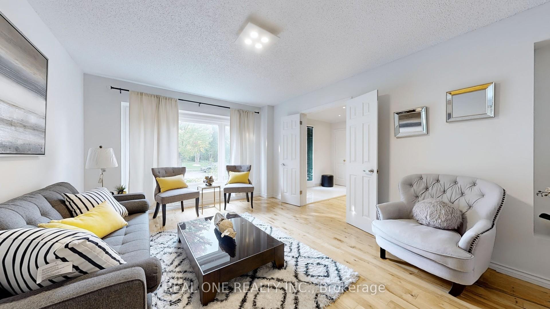 Photo 5 of 35 Aitken Circle, Markham, Unionville — HOMEH