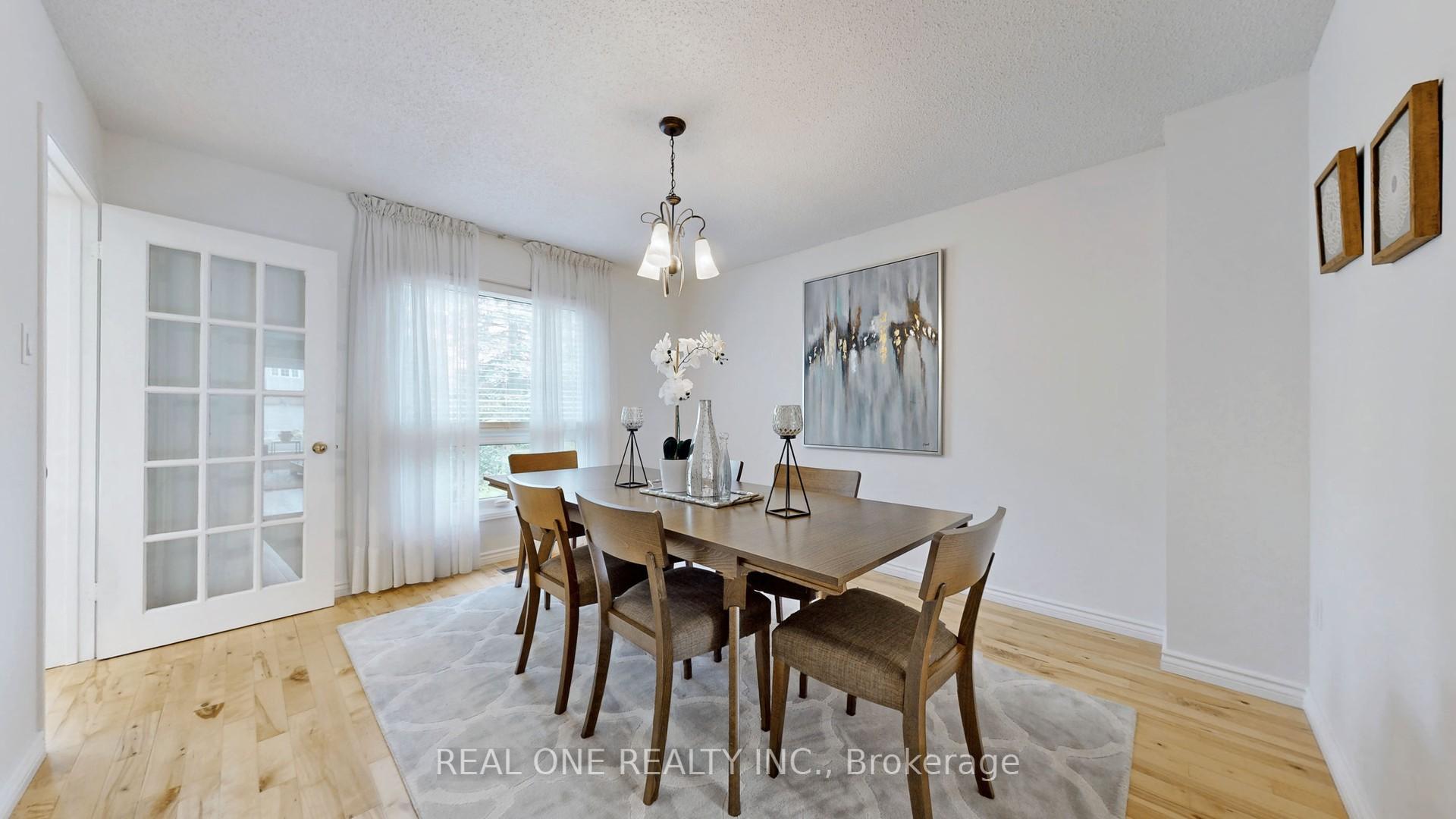 Photo 6 of 35 Aitken Circle, Markham, Unionville — HOMEH