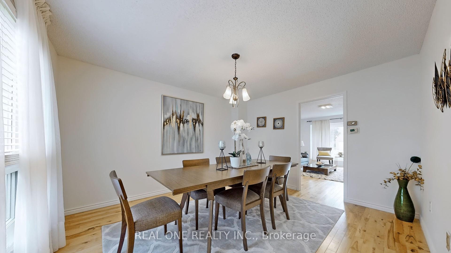 Photo 7 of 35 Aitken Circle, Markham, Unionville — HOMEH