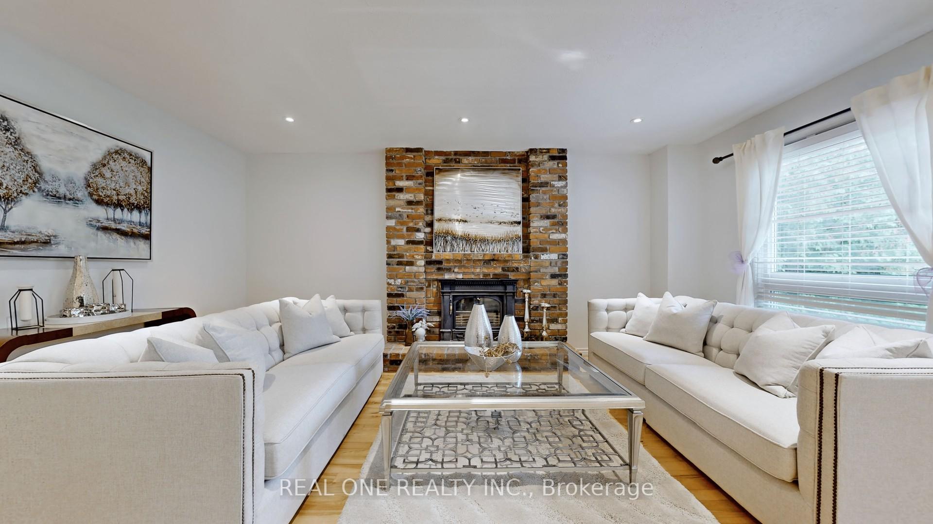 Photo 8 of 35 Aitken Circle, Markham, Unionville — HOMEH