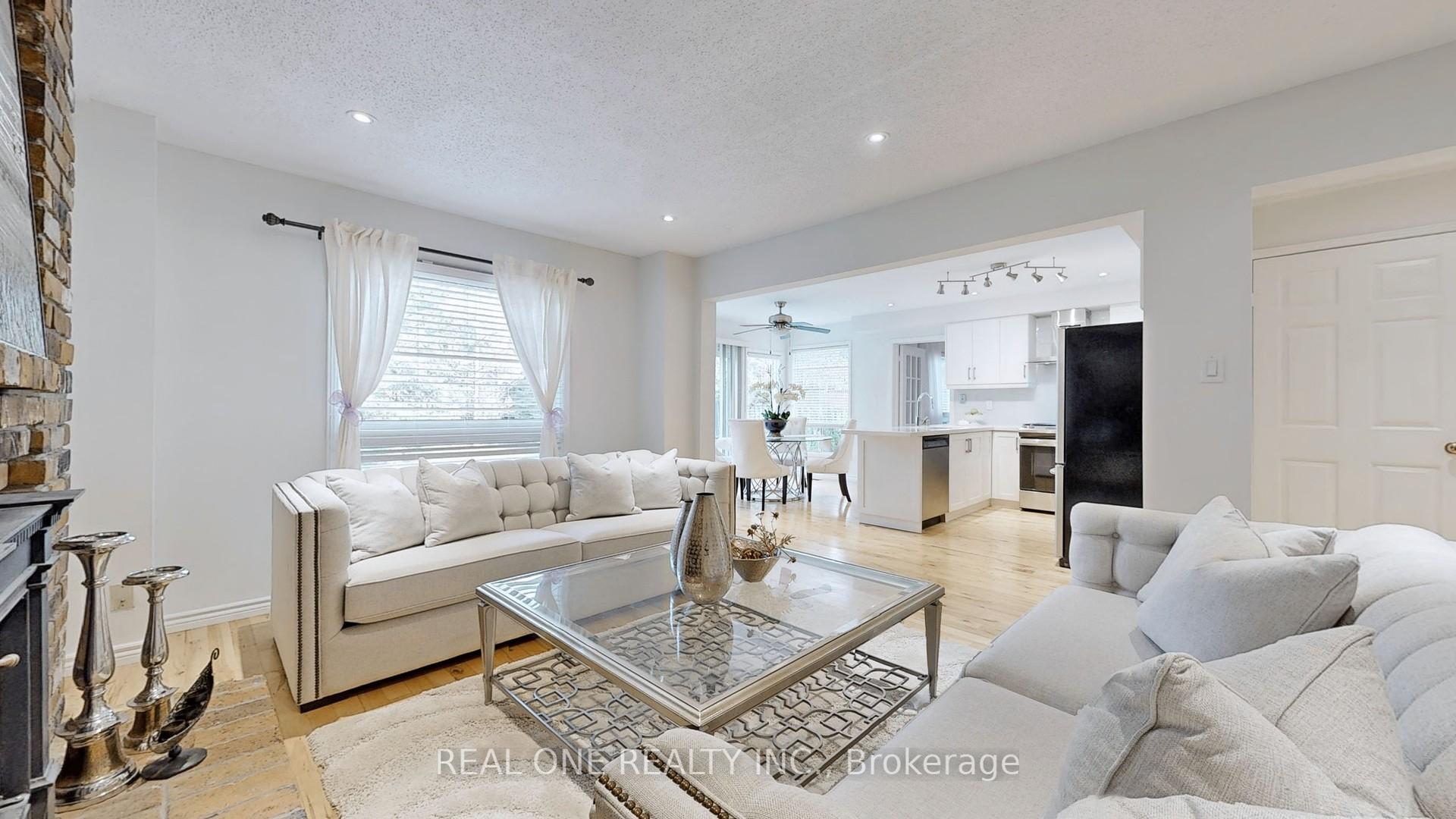 Photo 9 of 35 Aitken Circle, Markham, Unionville — HOMEH
