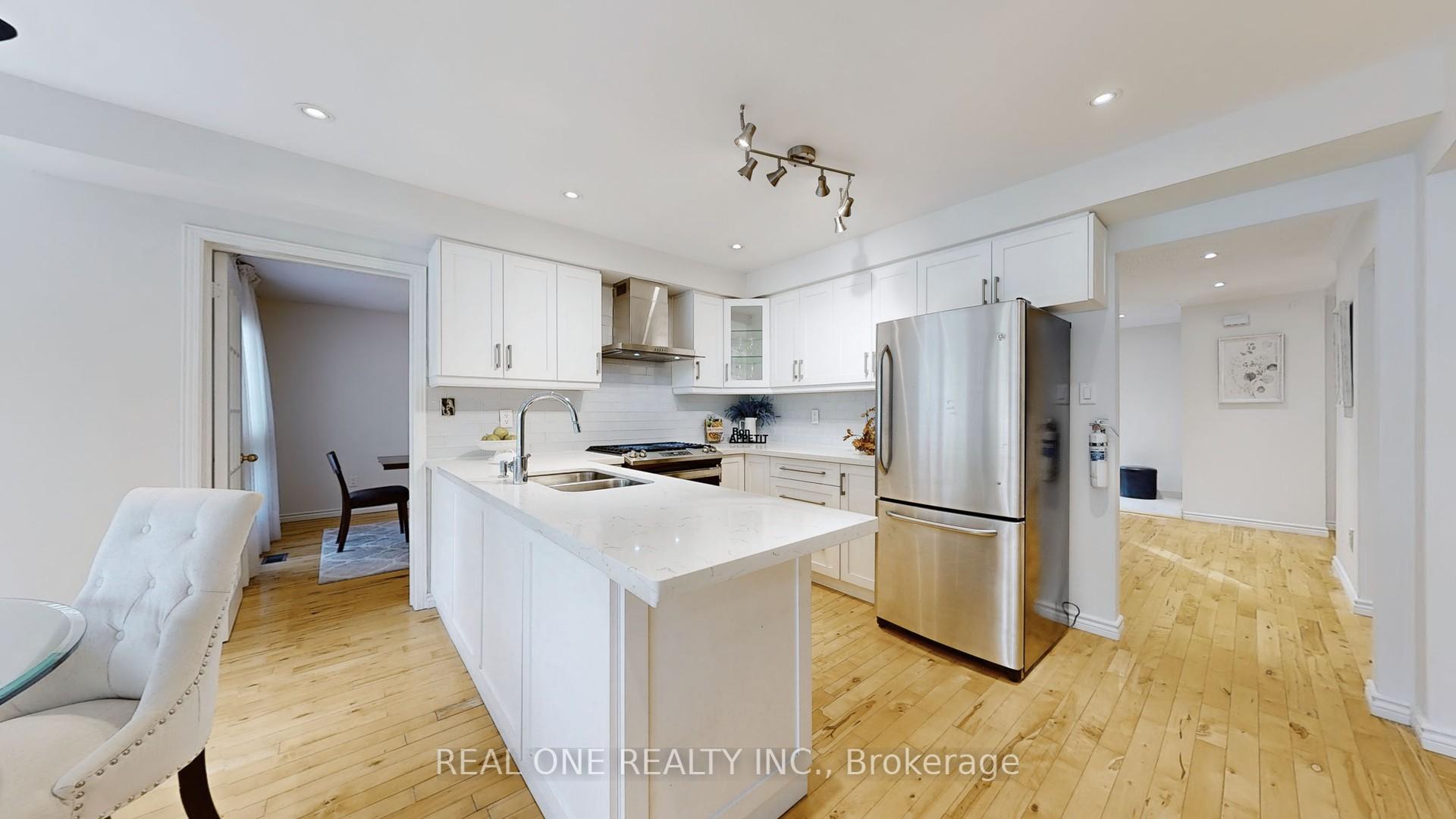 Photo 10 of 35 Aitken Circle, Markham, Unionville — HOMEH