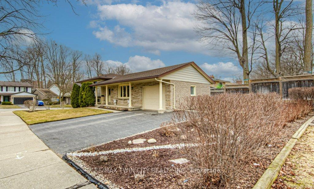 Photo 2 of 45 Nipigon Street, Kitchener — HOMEH