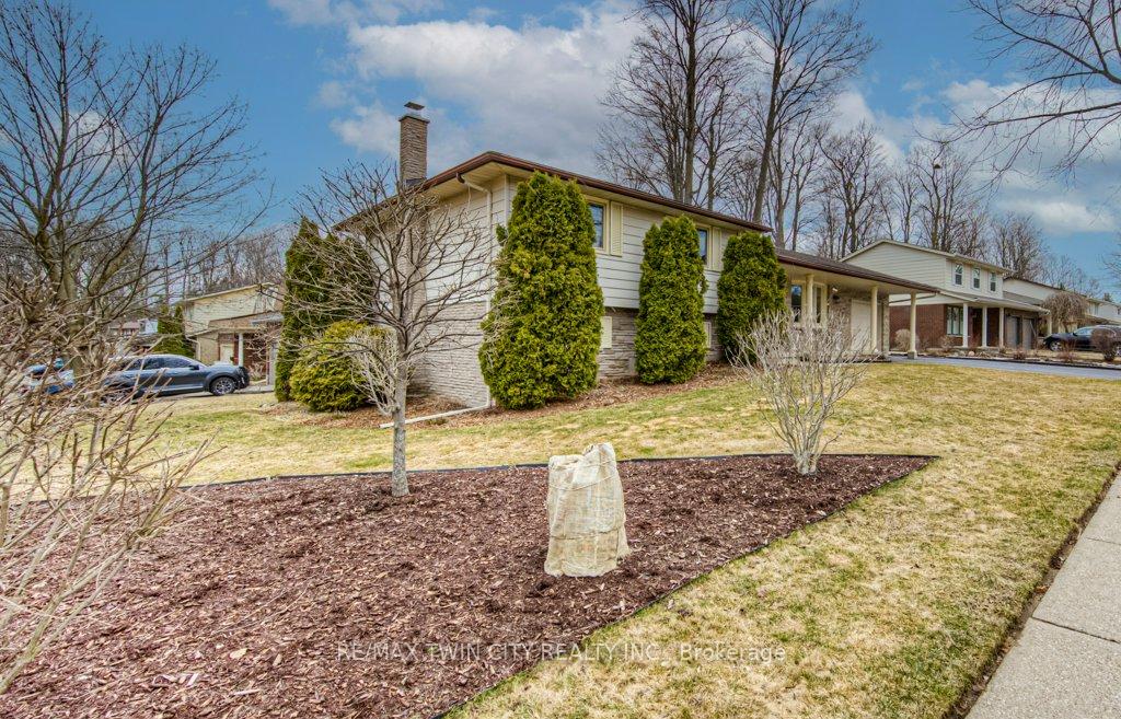 Photo 3 of 45 Nipigon Street, Kitchener — HOMEH