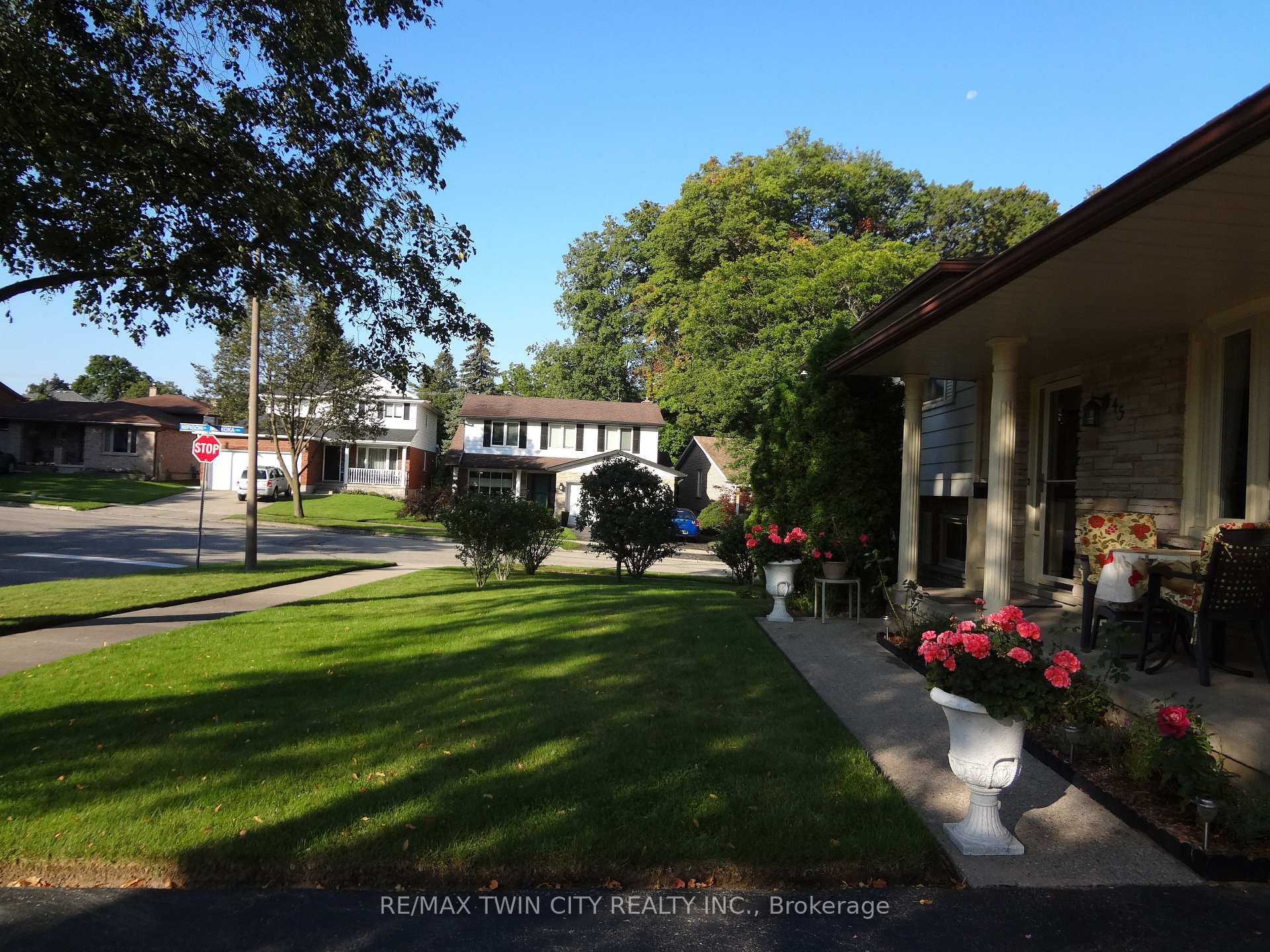 Photo 5 of 45 Nipigon Street, Kitchener — HOMEH