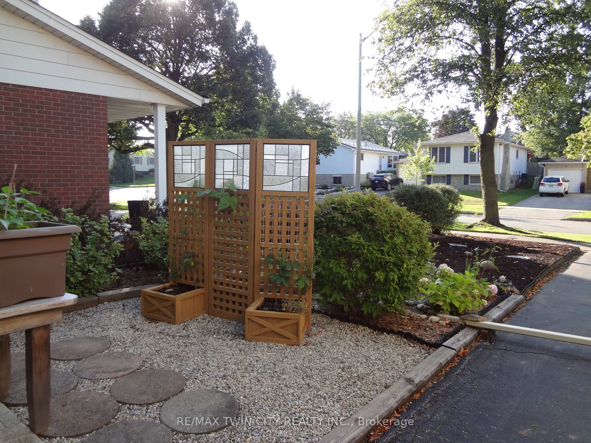 Photo 6 of 45 Nipigon Street, Kitchener — HOMEH