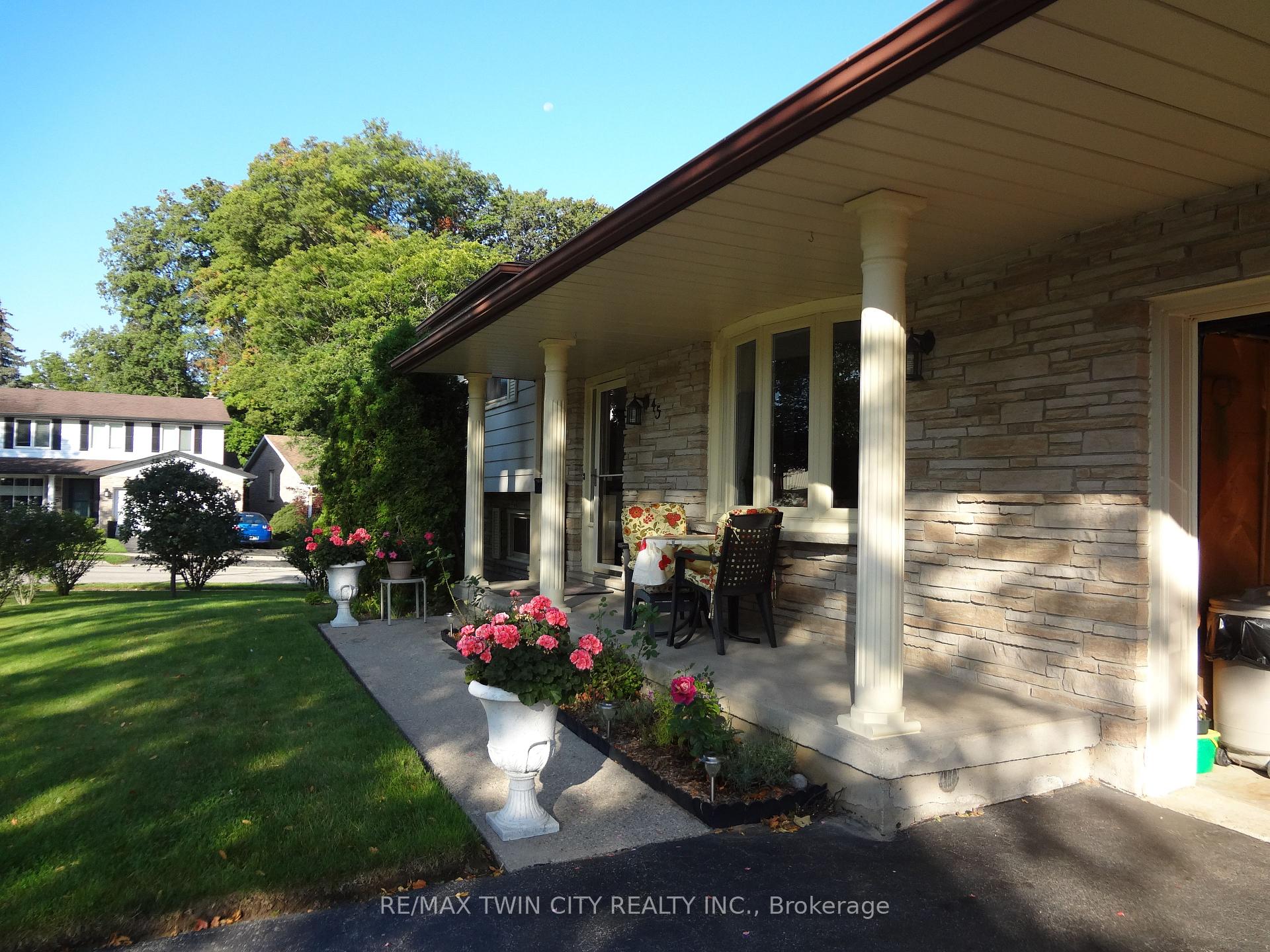 Photo 7 of 45 Nipigon Street, Kitchener — HOMEH