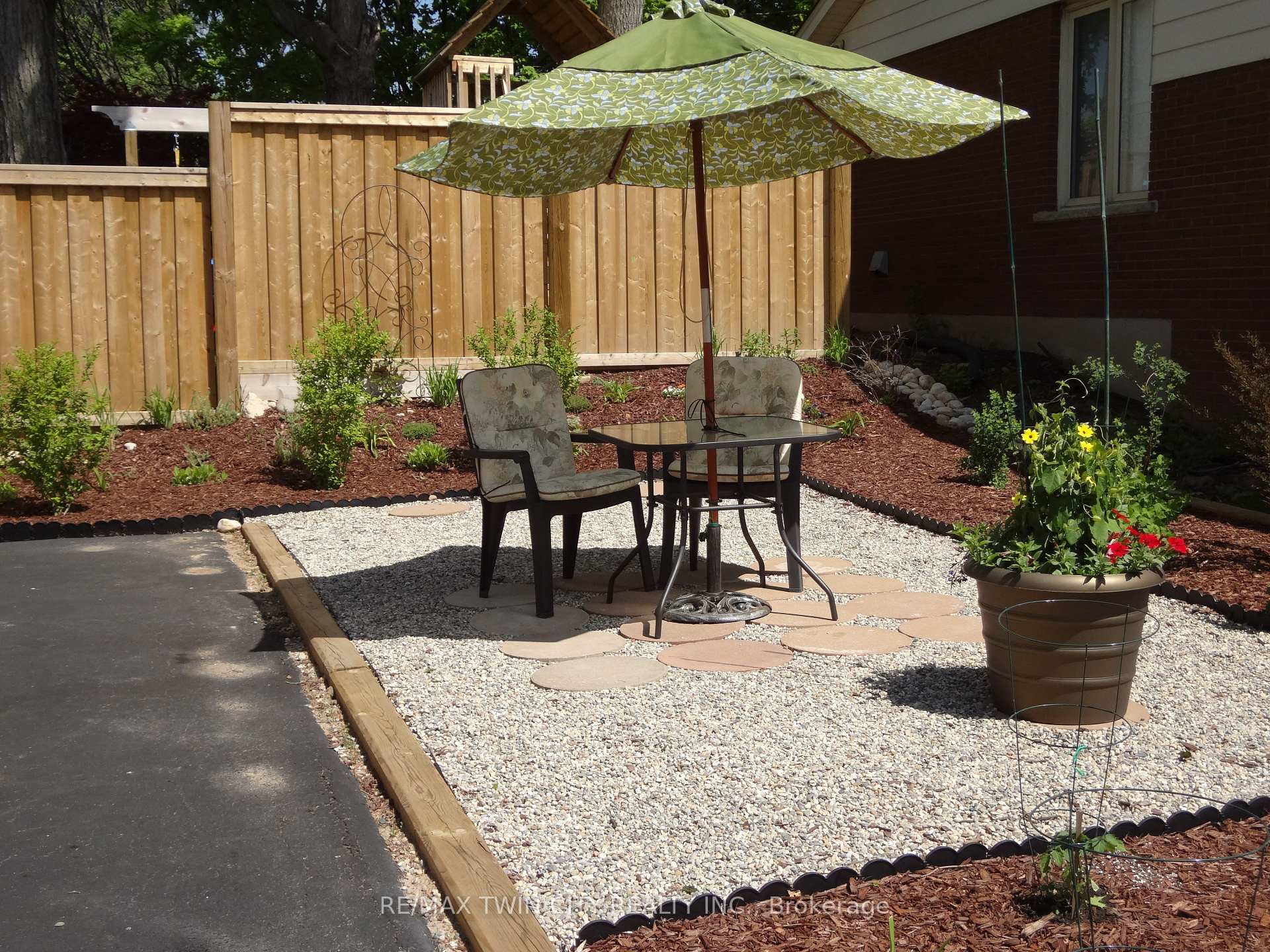 Photo 9 of 45 Nipigon Street, Kitchener — HOMEH