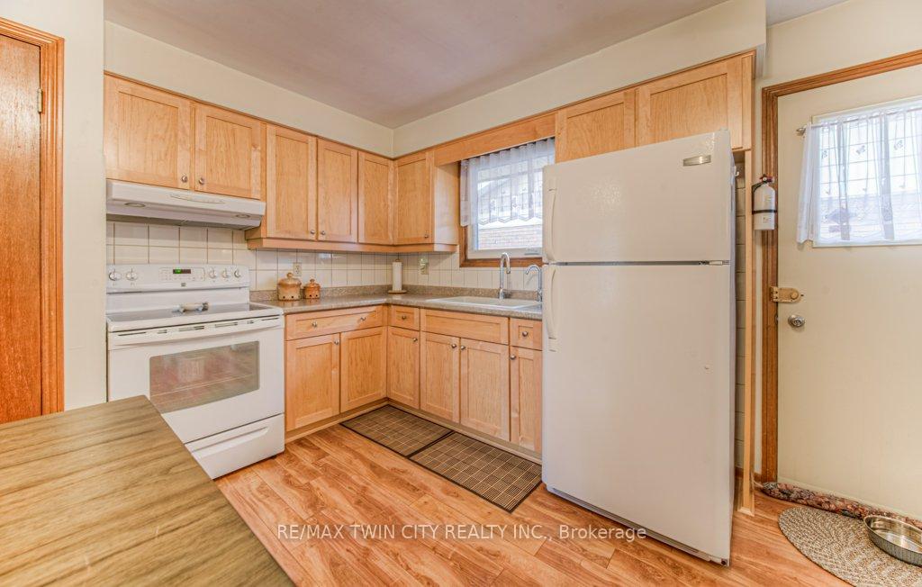 Photo 14 of 45 Nipigon Street, Kitchener — HOMEH