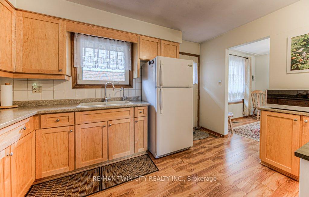 Photo 15 of 45 Nipigon Street, Kitchener — HOMEH