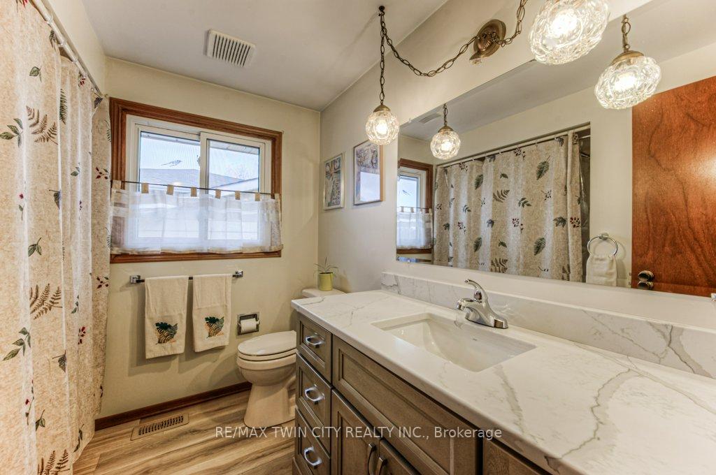 Photo 17 of 45 Nipigon Street, Kitchener — HOMEH