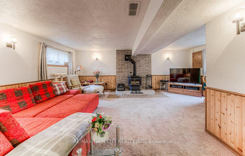 Photo 23 of 45 Nipigon Street, Kitchener — HOMEH