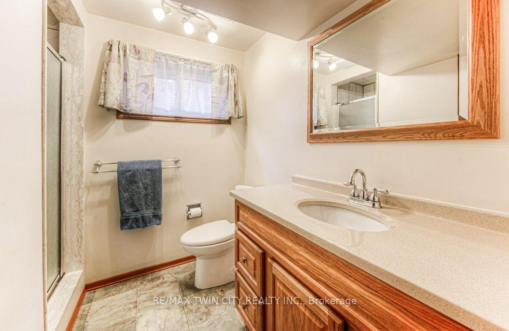 Photo 24 of 45 Nipigon Street, Kitchener — HOMEH