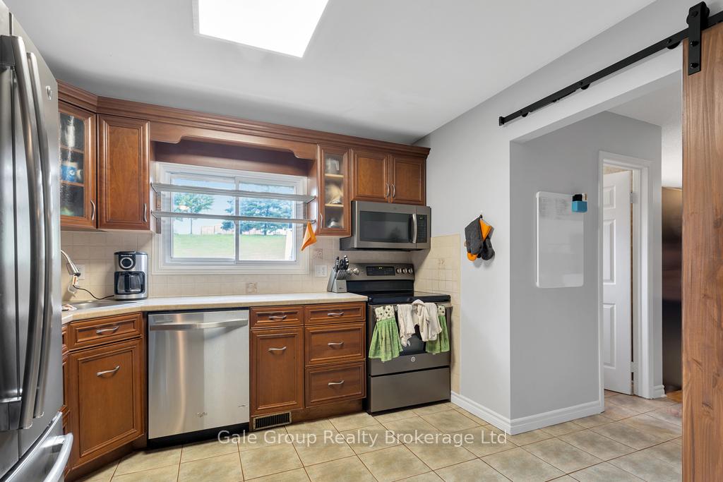Photo 9 of 148 Rolling Meadows Drive, Kitchener, Forest Heights — HOMEH