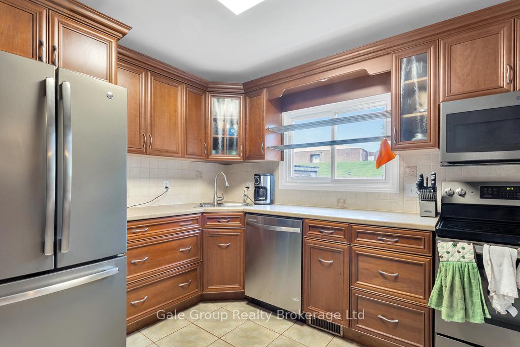 Photo 10 of 148 Rolling Meadows Drive, Kitchener, Forest Heights — HOMEH