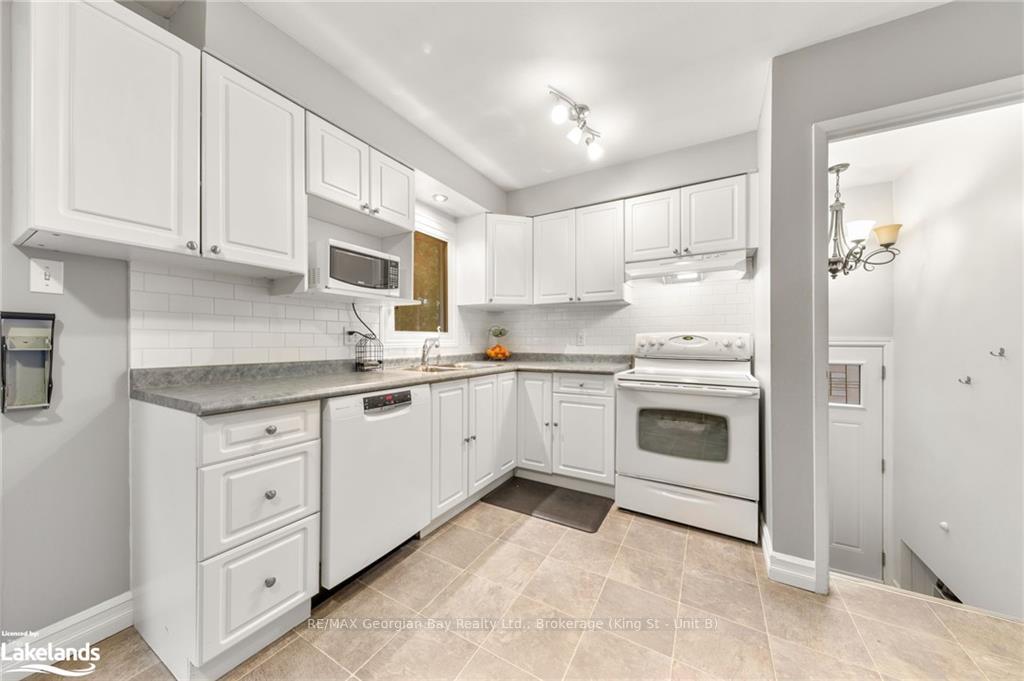 Photo 9 of 261 Castle Road, Midland — HOMEH