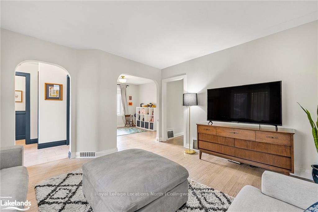 Photo 11 of 514 Queen Street, Midland — HOMEH