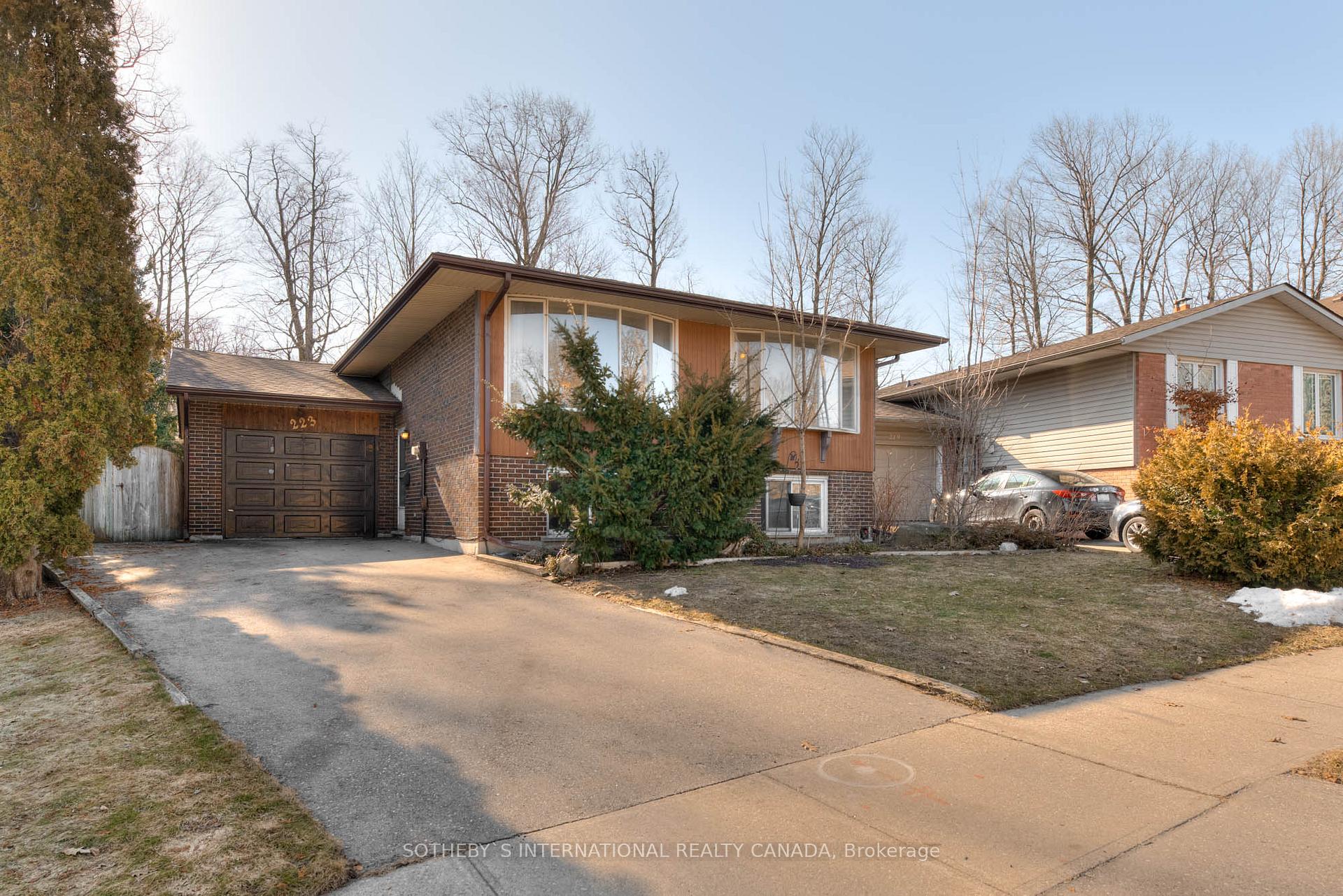 Photo 2 of 223 Southwood Drive, Kitchener — HOMEH