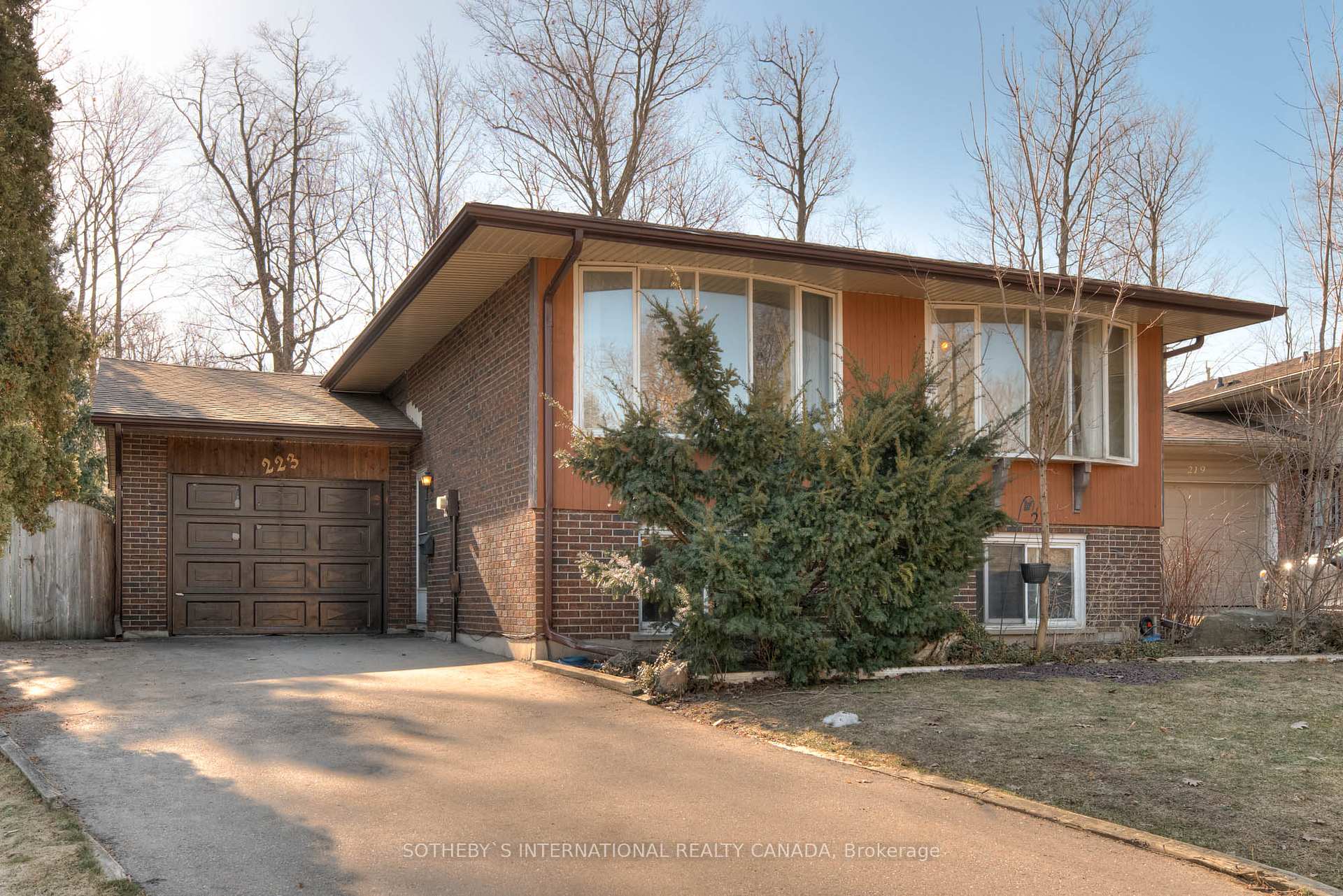 Photo 3 of 223 Southwood Drive, Kitchener — HOMEH